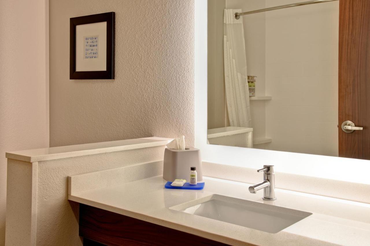 Holiday Inn Express & Suites - Ottawa By Ihg Екстериор снимка