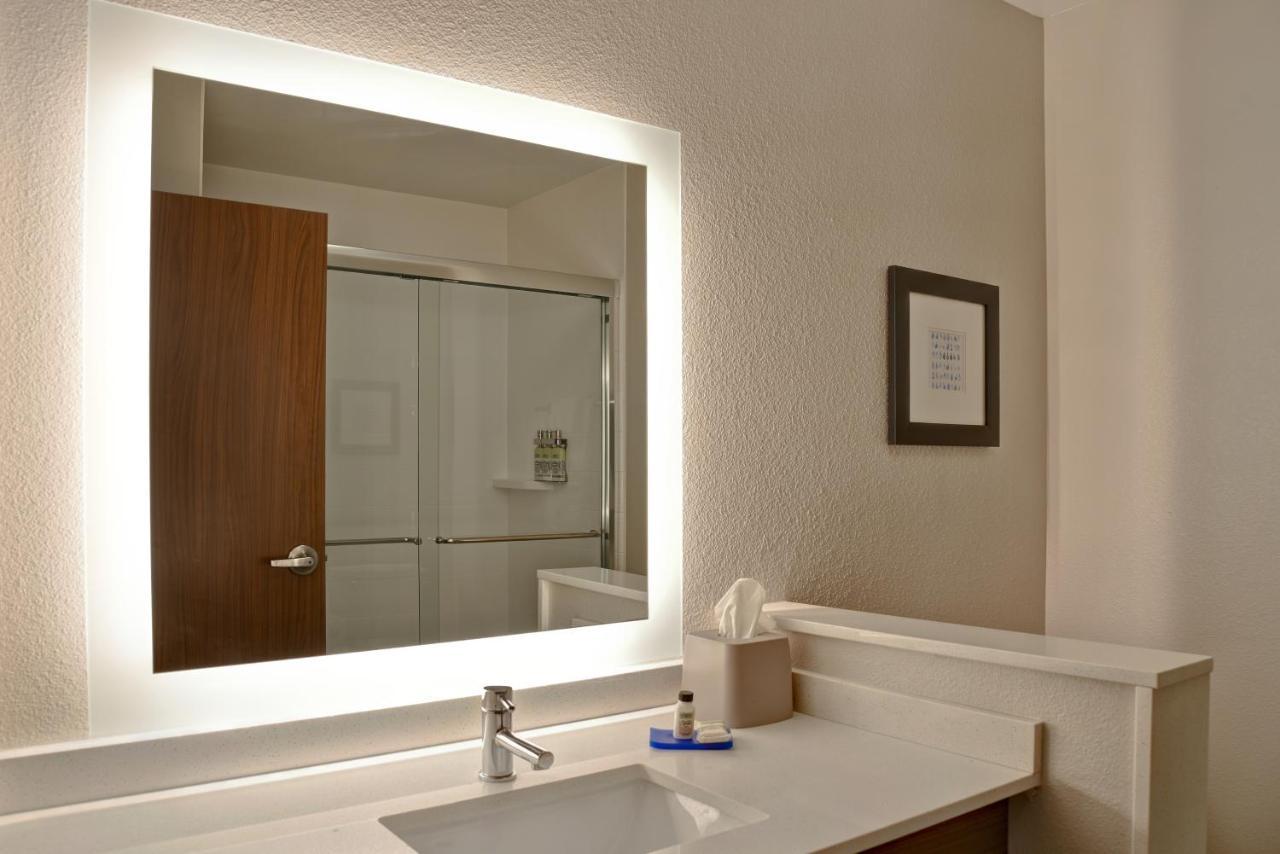 Holiday Inn Express & Suites - Ottawa By Ihg Екстериор снимка